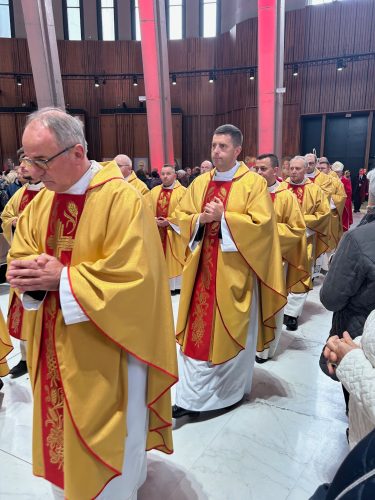 18.10.2025 – Relikwie bł. Stanisława Kostki Starowieyskiego w Świątyni Opatrzności Bożej w Warszawie